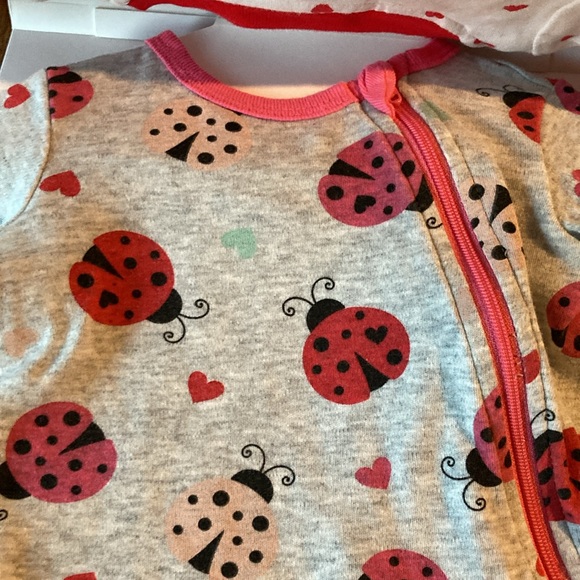 NEW Lady Bug 3 Pack Footed Baby Onesies 3 Months - Picture 9 of 11